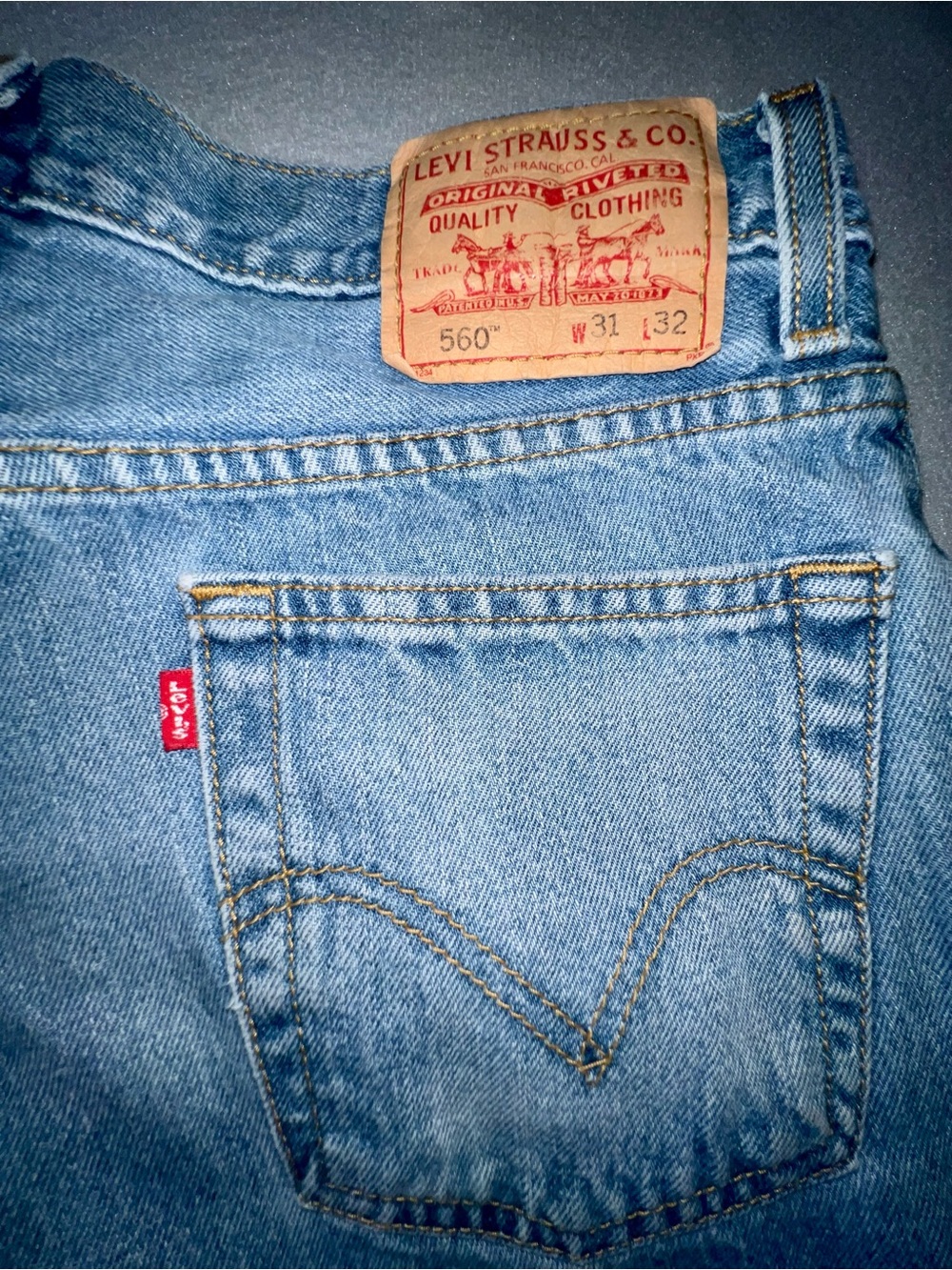 Vintage Levi's 560 Comfort Fit Jeans - Medium Wash - W31 L32 - Y2K Style